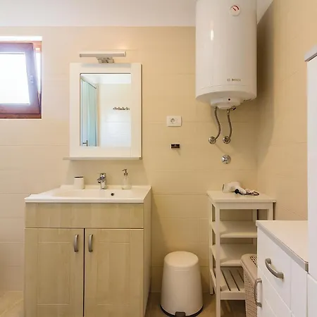 Holiday home Awesome In With Wifi Medulin